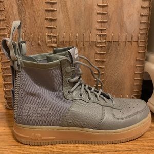 Utility Nike Air Sneakers